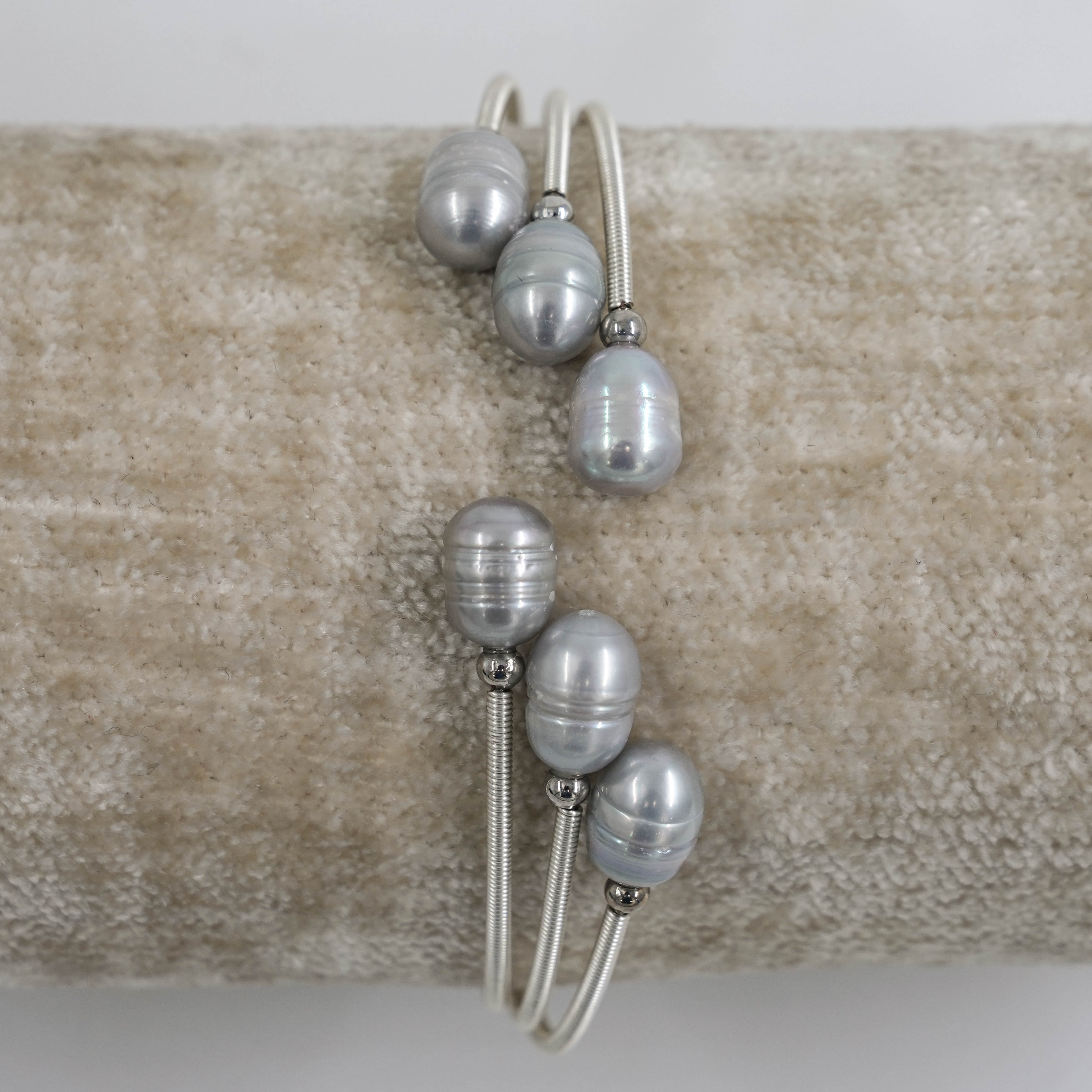 The Pearl Atelier by Kabra Pearls - White Polished 3 Layered Pearl Bracelet